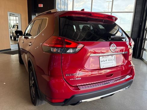 Used 2017 Nissan Rogue SL AWD/4WD image 9