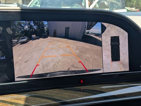 Used 2022 Cadillac Escalade Premium Luxury Platinum image 8