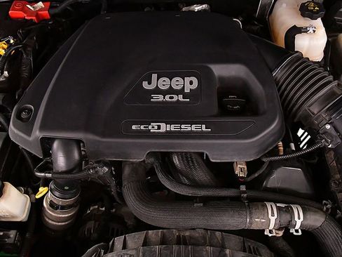 Used 2021 Jeep Wrangler Unlimited Sahara AWD/4WD image 29