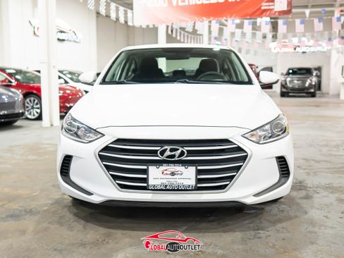 Used 2018 Hyundai Elantra SEL image 2