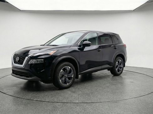 Used 2025 Nissan Rogue SV image 3