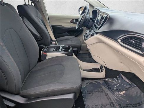 Used 2018 Chrysler Pacifica Touring Plus image 20