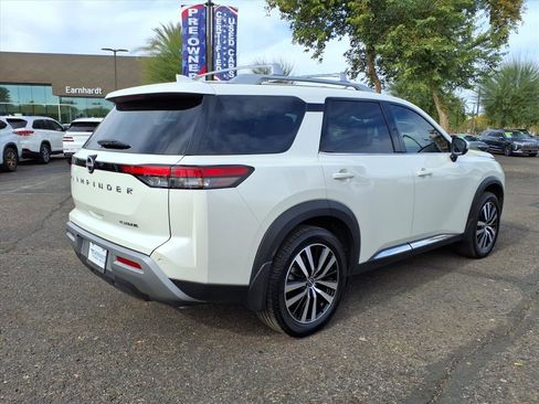 Used 2024 Nissan Pathfinder Platinum w/ Cargo Package image 5