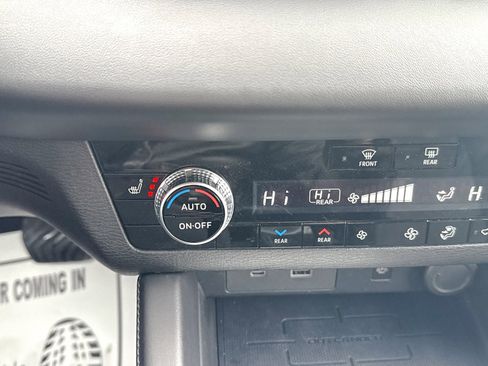 Used 2023 Mitsubishi Outlander SEL image 34