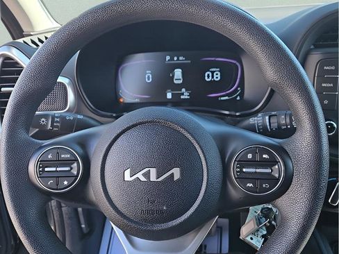 Used 2025 Kia Soul LX w/ LX Technology Package FWD image 10