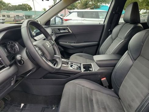 Used 2024 Mitsubishi Outlander SE FWD image 17