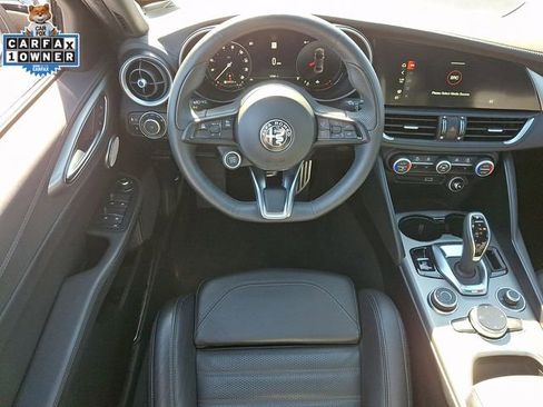 Used 2025 Alfa Romeo Giulia AWD image 14