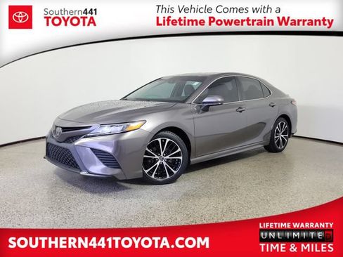 Used 2018 Toyota Camry SE FWD image 1