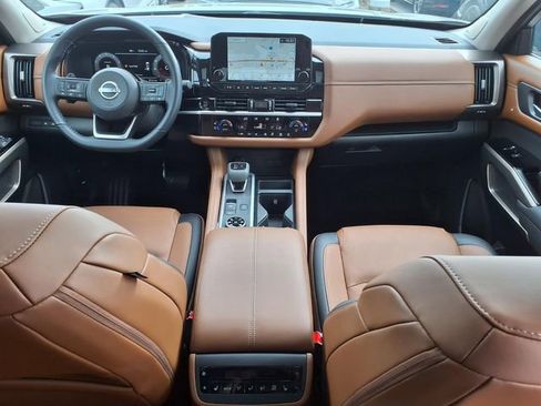 Used 2025 Nissan Pathfinder Platinum w/ Cargo Package image 24