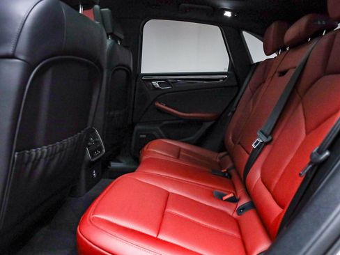 Used 2025 Porsche Macan image 23