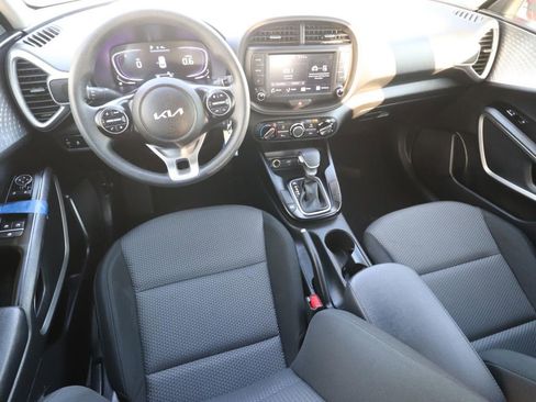 Used 2025 Kia Soul LX w/ LX Technology Package image 6
