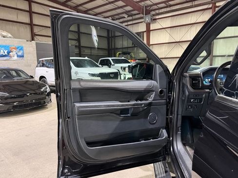 Used 2022 Ford Expedition Max Limited AWD/4WD image 11