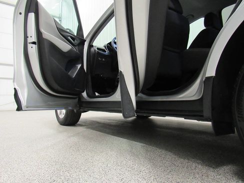 Used 2021 Chevrolet Equinox LS w/ LS Convenience Package image 15