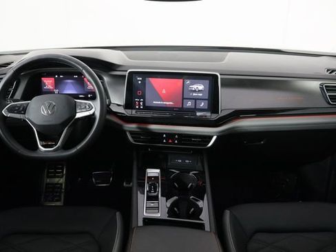 Used 2025 Volkswagen Atlas Peak Edition SE image 30