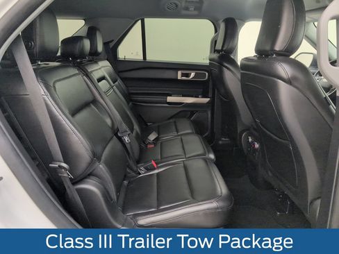 Used 2020 Ford Explorer XLT w/ Equipment Group 202A AWD/4WD image 16
