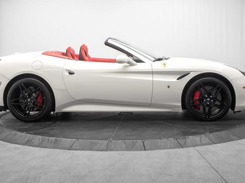 Used 2016 Ferrari California T RWD image 8