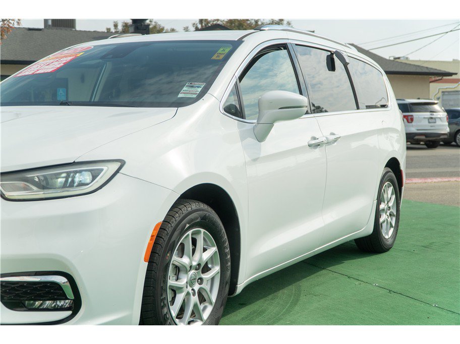 Used 2021 Chrysler Pacifica Touring-L FWD image 24