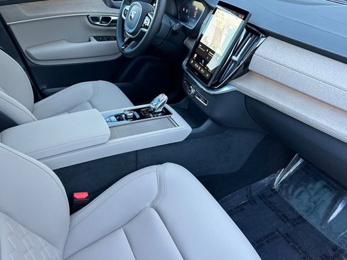 New 2026 Volvo XC90 T8 Plus w/ Protection Package Premier AWD/4WD image 19