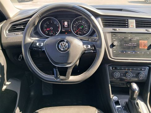 Used 2021 Volkswagen Tiguan SE w/ Panoramic Sunroof Package FWD image 26
