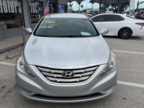 Used 2012 Hyundai Sonata SE FWD image 2