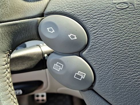 Used 2003 Mercedes-Benz SL 500 image 21