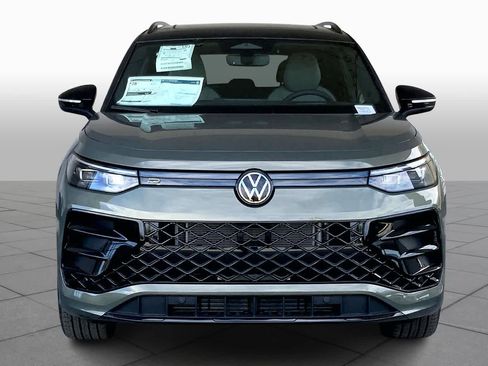 New 2026 Volkswagen Tiguan SE R-Line FWD image 3