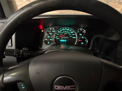 Used 2016 GMC Savana 2500 RWD image 18