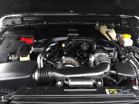 Used 2018 Jeep Wrangler Unlimited Rubicon image 33