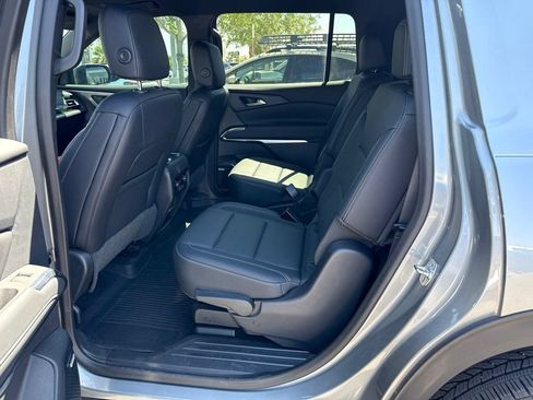 Used 2024 Chevrolet Traverse LT w/ Enhanced Driving Package FWD image 29