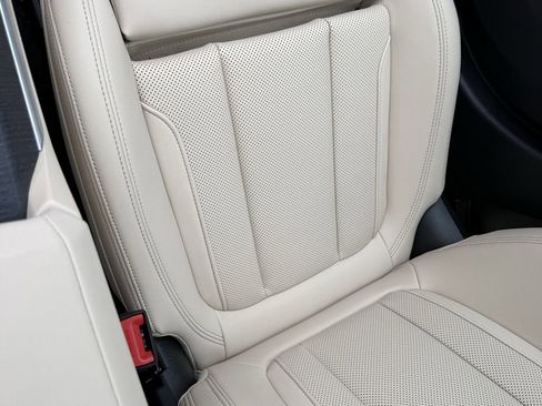 Used 2025 BMW 330i xDrive Sedan w/ Convenience Package image 30