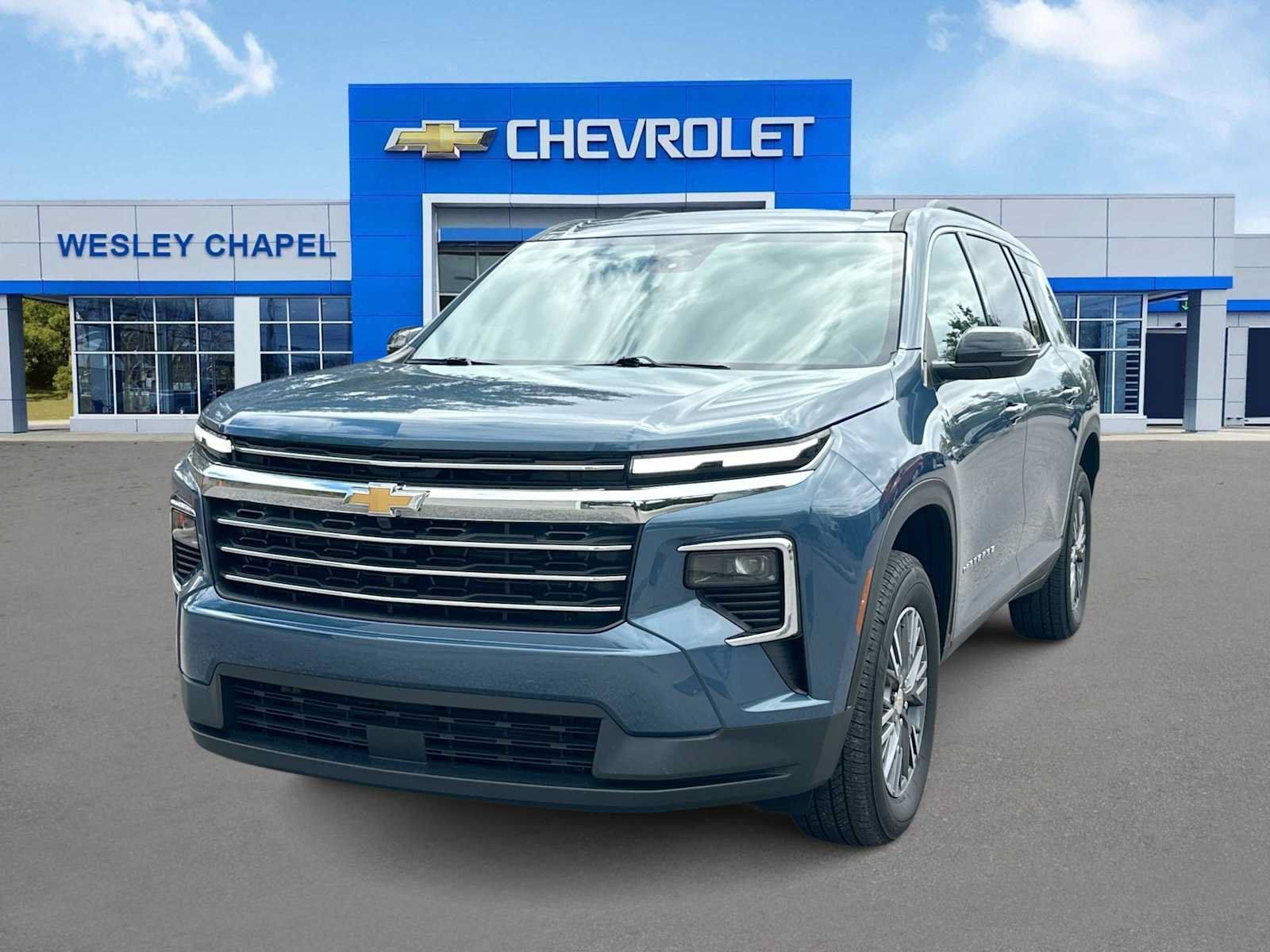Certified 2025 Chevrolet Traverse LT FWD image 1