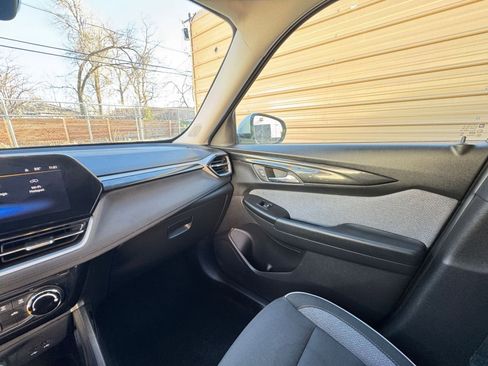 Used 2025 Chevrolet TrailBlazer LT w/ Driver Confidence Package image 33