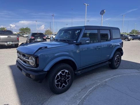 Used 2023 Ford Bronco Outer Banks AWD/4WD image 2