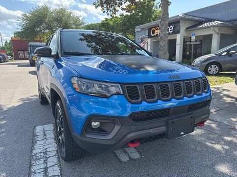 Used 2025 Jeep Compass Trailhawk AWD/4WD image 2