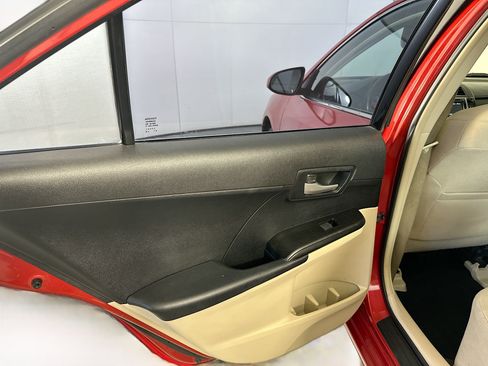 Used 2012 Toyota Camry LE FWD image 23