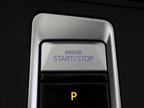 Used 2025 Volkswagen Atlas SE FWD image 12