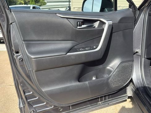 Used 2024 Toyota RAV4 XLE FWD image 9
