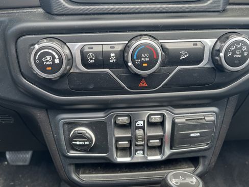 Used 2019 Jeep Wrangler Unlimited Sport S AWD/4WD image 16