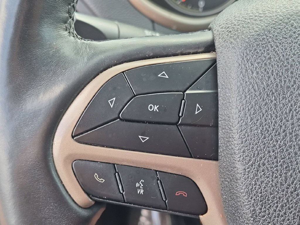 Used 2018 Jeep Cherokee Limited AWD/4WD image 15