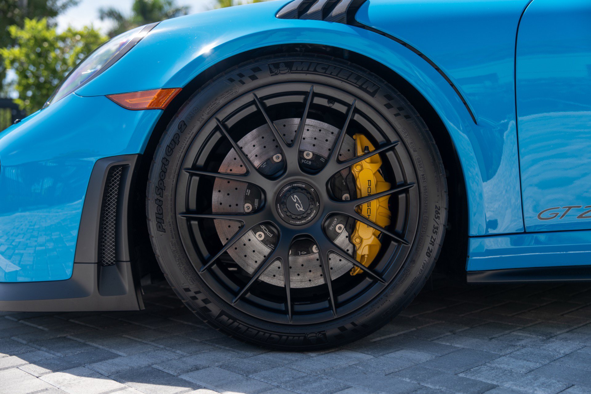 Used 2018 Porsche 911 GT2 RS w/ Weissach Package RWD image 11