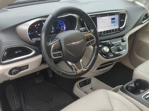 Used 2021 Chrysler Pacifica Touring-L image 14