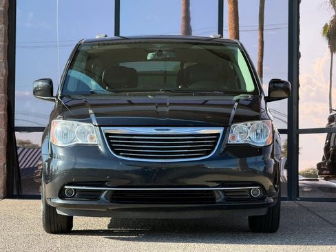 Used 2016 Chrysler Town & Country Touring FWD image 20