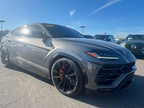 Used 2021 Lamborghini Urus AWD/4WD image 2