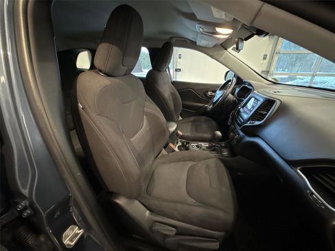 Used 2020 Jeep Cherokee Latitude w/ Cold Weather Group image 25