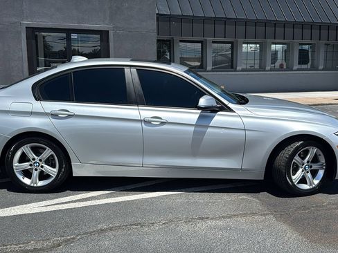 Used 2014 BMW 320i xDrive Sedan AWD/4WD image 2