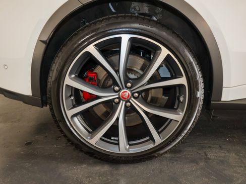 Used 2021 Jaguar F-PACE SVR image 36