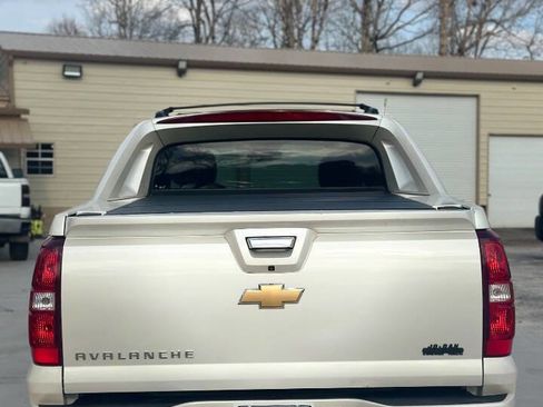 Used 2013 Chevrolet Avalanche LTZ image 6