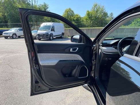 Used 2022 Jeep Compass Latitude w/ Convenience Group image 25