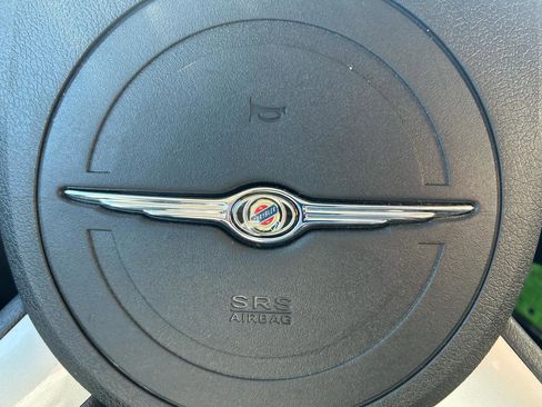 Used 2010 Chrysler 300 Touring image 21