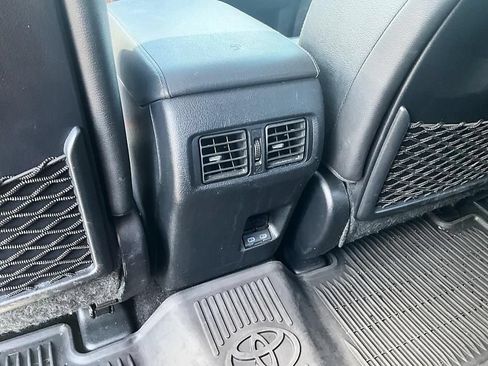 Used 2024 Toyota 4Runner Limited AWD/4WD image 31